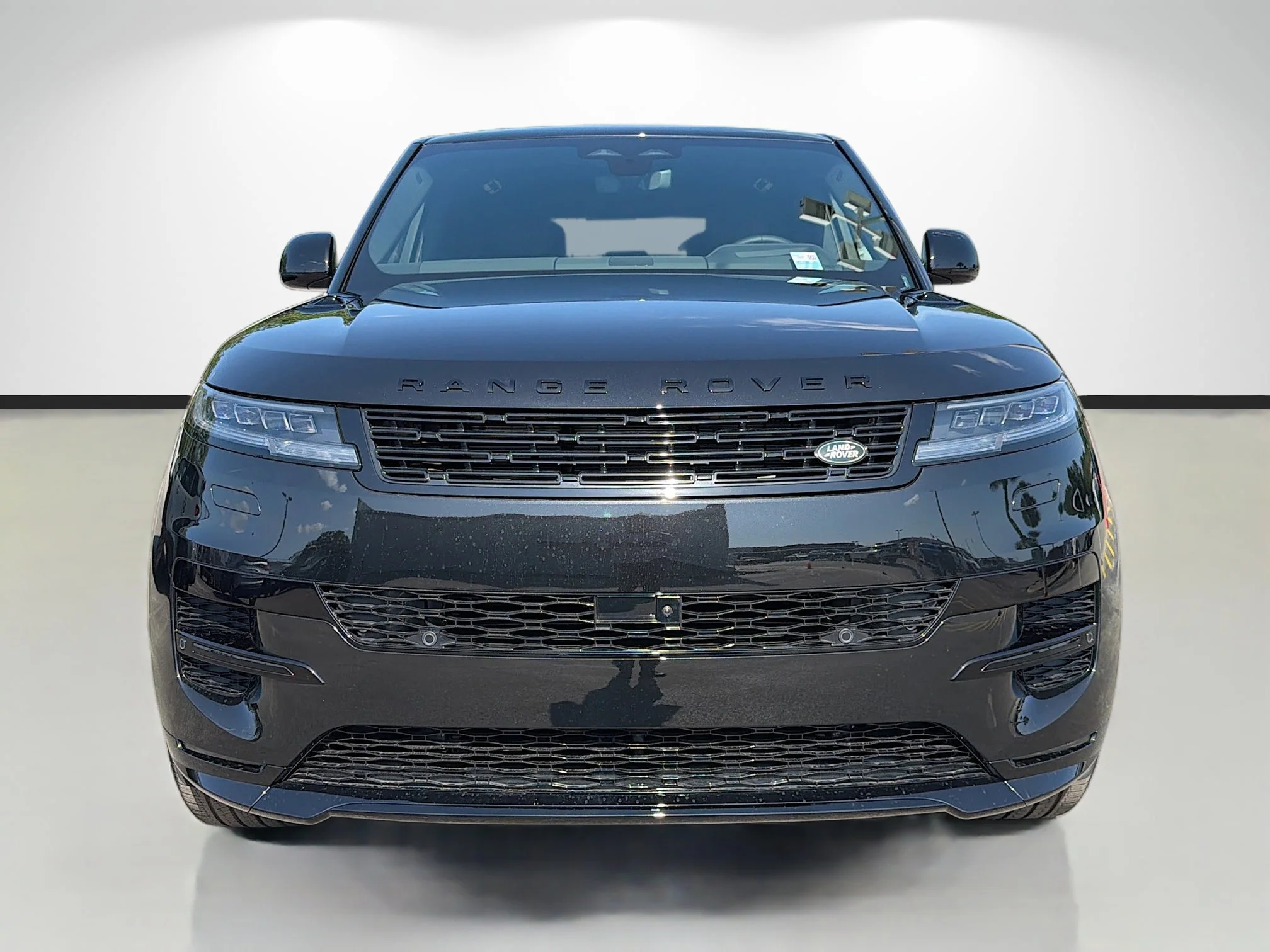 New 2026 Santorini Black Metallic Land Rover Dynamic SE image 8