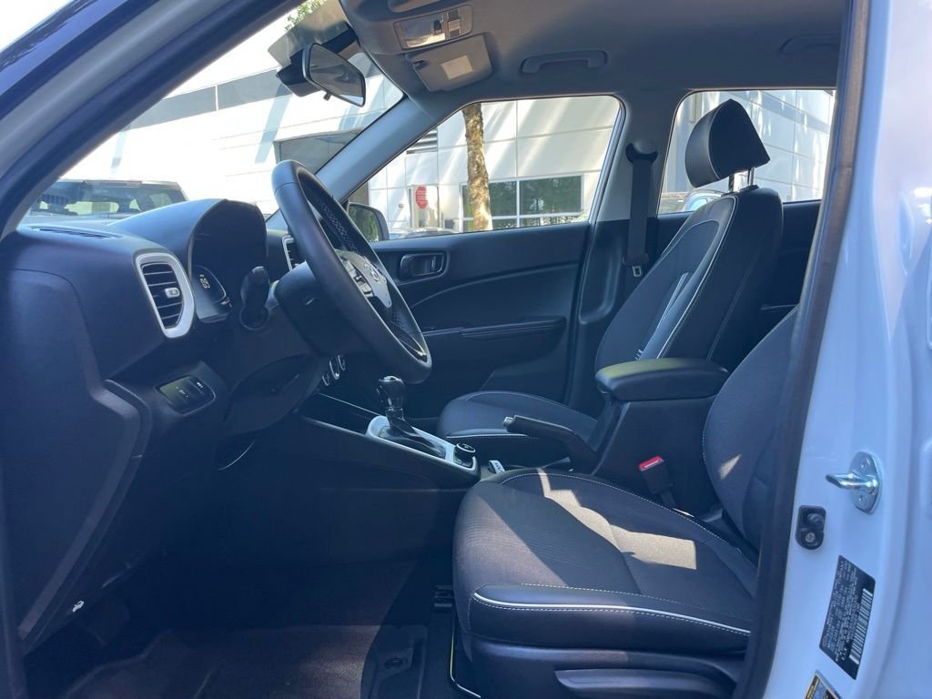 Used 2024 Lunar White Hyundai Limited image 19