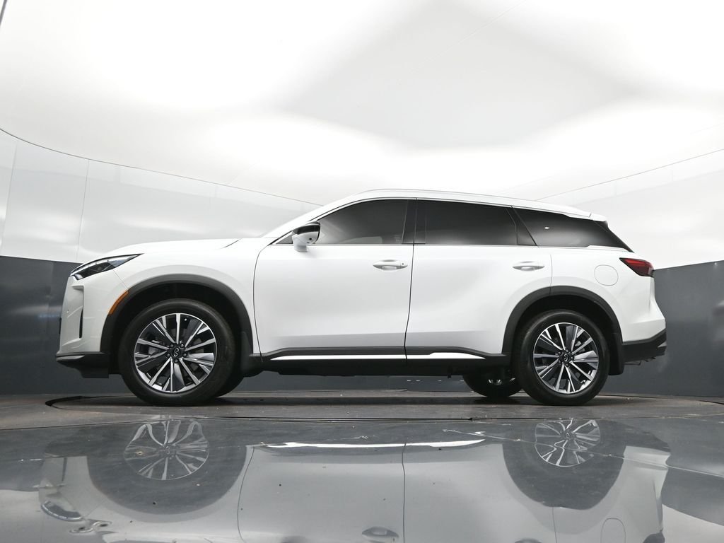 New 2026 RADIANT WHITE INFINITI Luxe FWD image 35