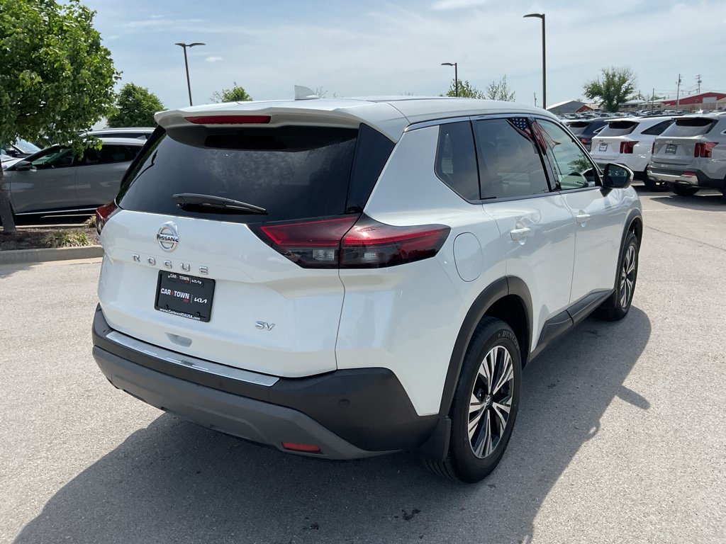Used 2021 Pearl White Tricoat Nissan SV image 9