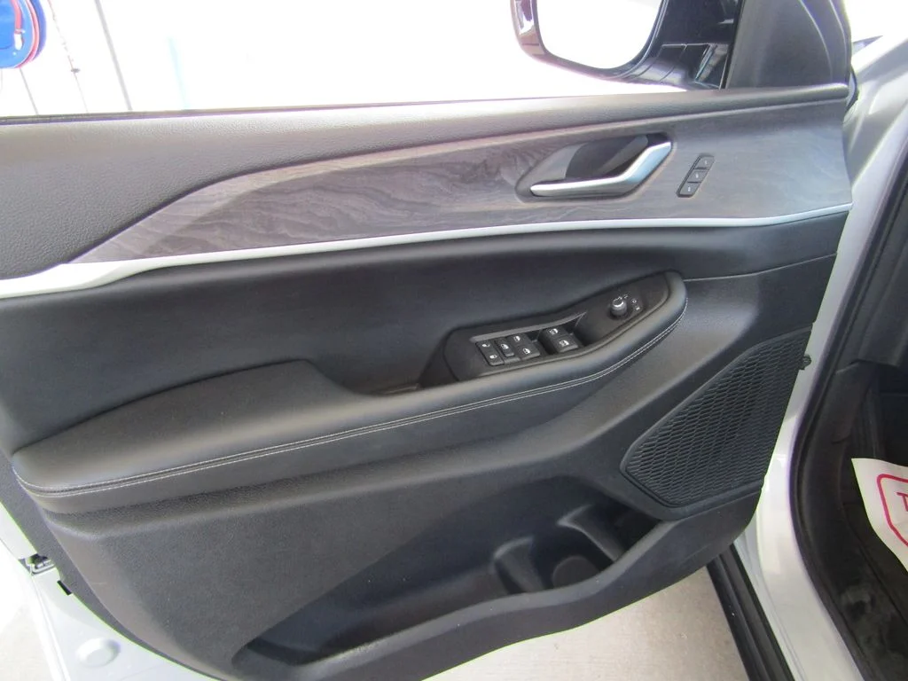 Used 2023 Silver Jeep Limited image 24