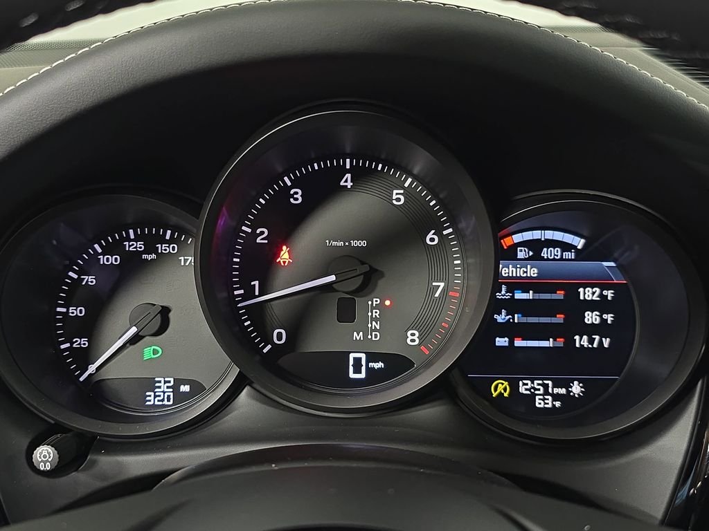 2026 Porsche Macan T - Photo 15