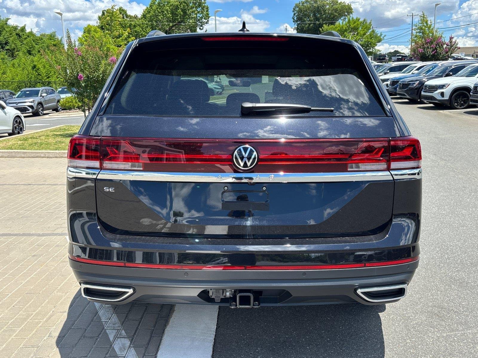 New 2026 deep black pearl Volkswagen 2.0T SE w/Technology image 4