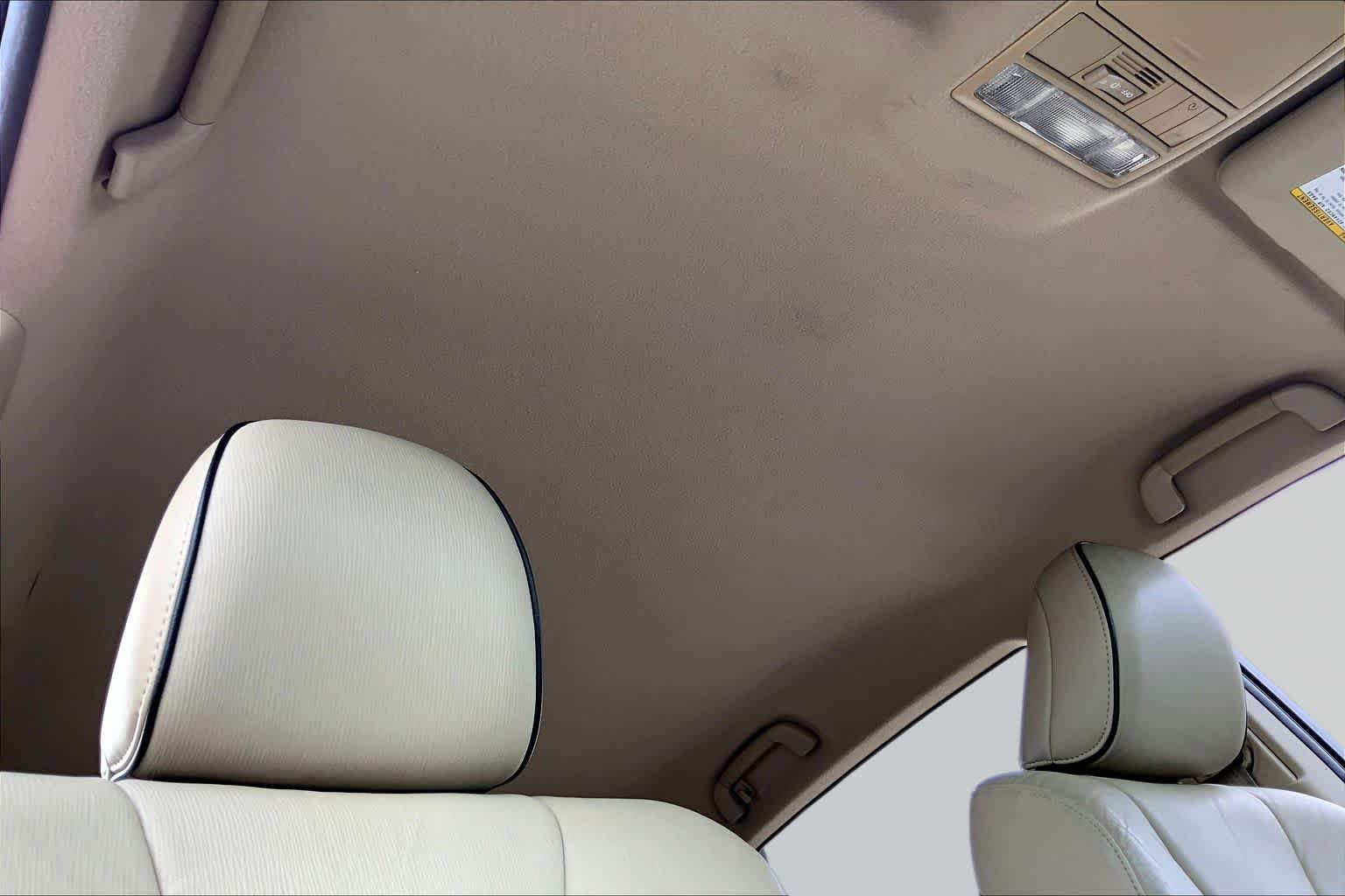 Used 2010 Blizzard Pearl Toyota  image 12