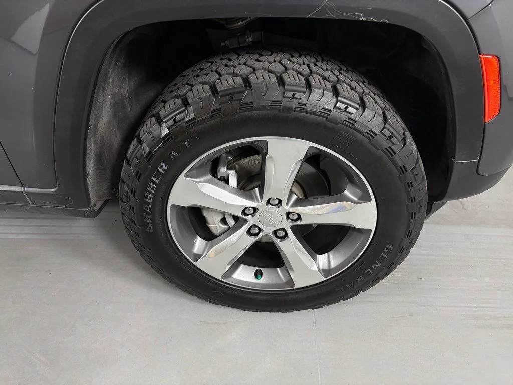 Used 2022 Gray Jeep Limited image 10