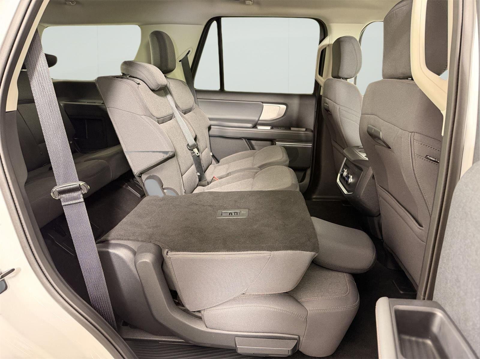 Used 2025 Oxford White Ford Active image 19