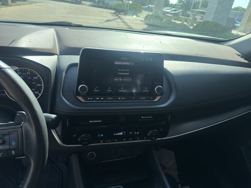 Used 2022  Nissan SV image 3