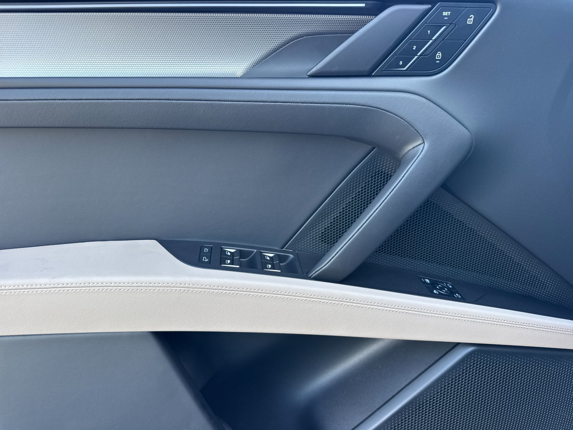 New 2026 Algarve Blue Metallic Porsche S Electric image 13