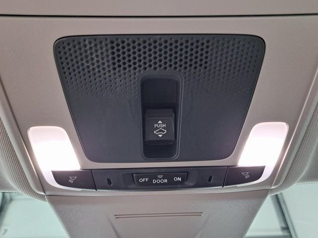 Used 2024  Honda Touring image 18