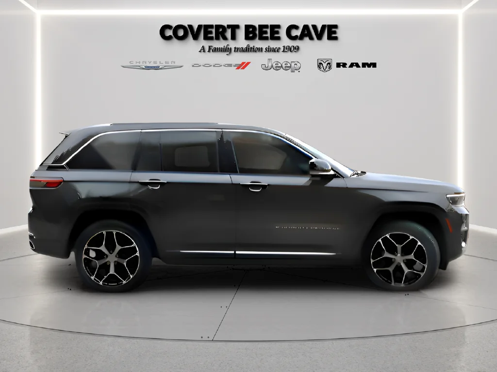 Used 2023  Jeep Summit Reserve image 27
