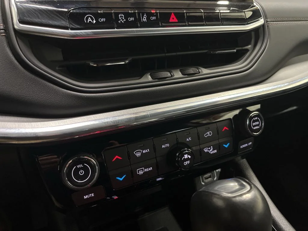 Used 2022 Red Jeep High Altitude image 14