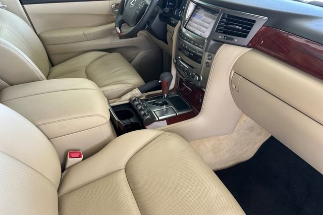 Used 2011 White Lexus 570 image 20