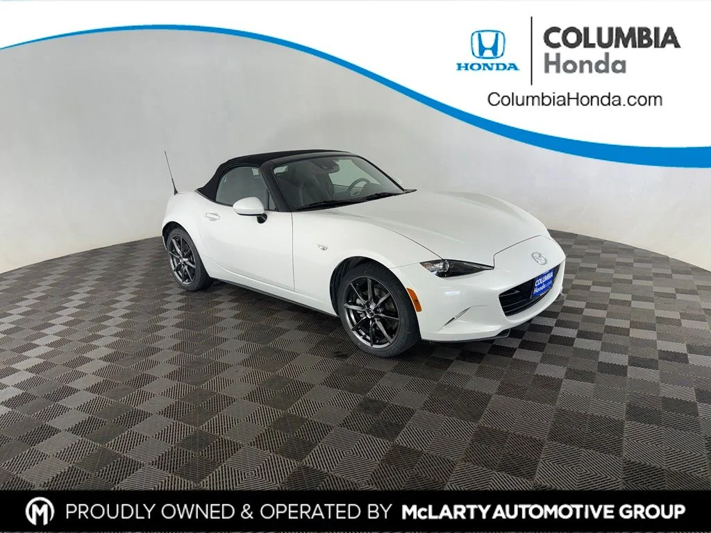 Used 2017 White Mazda Grand Touring image 1