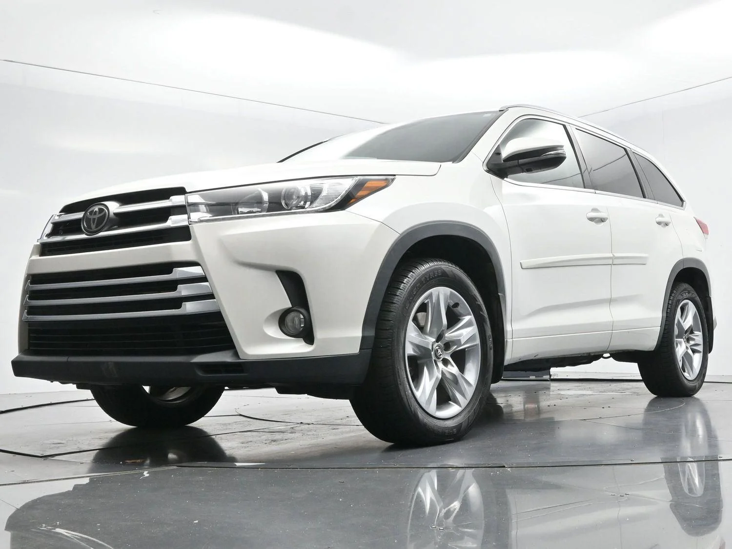 Used 2017 Blizzard Pearl Toyota Limited image 55