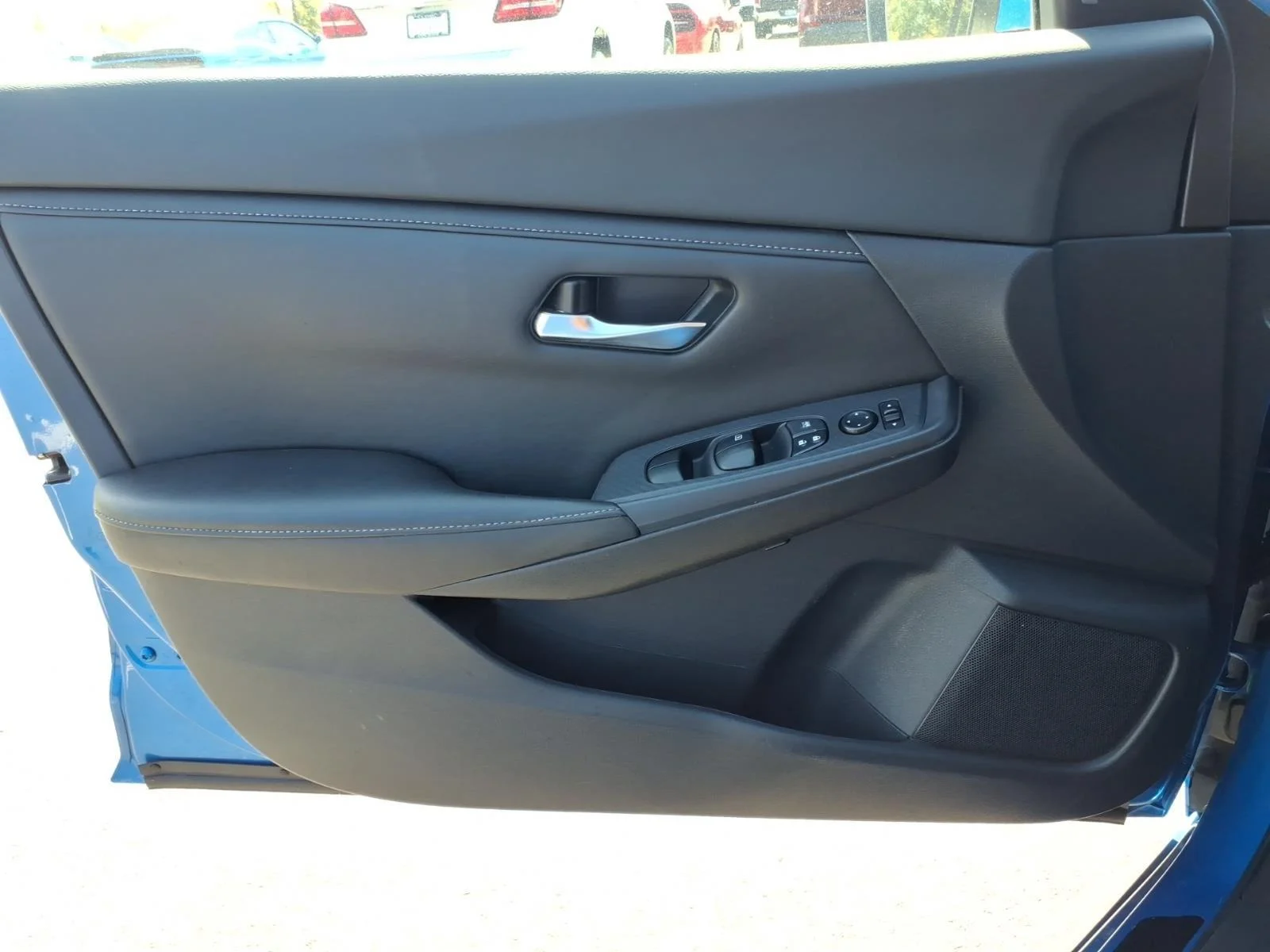 Used 2022 Electric Blue Metallic Nissan SV image 29