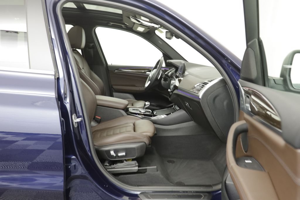Used 2022 Tanzanite Blue II Metallic BMW xDrive30i image 18