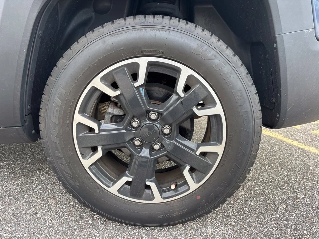 Used 2023 Blue Jeep Latitude image 15