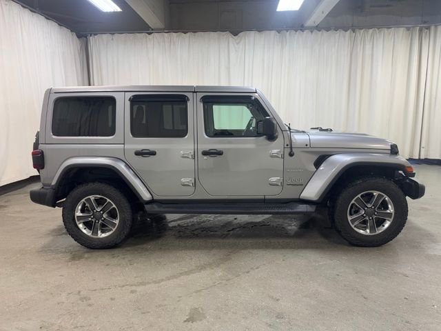 Used 2018 Gray Jeep Sahara image 3