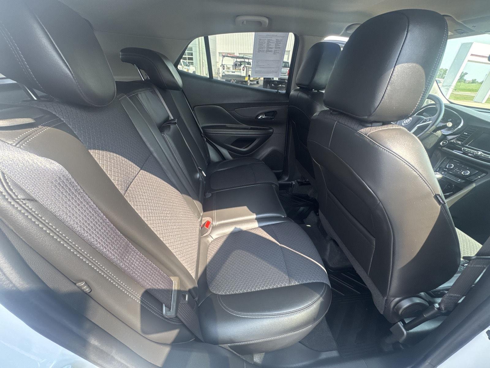 Used 2022 Summit White Buick Preferred image 14