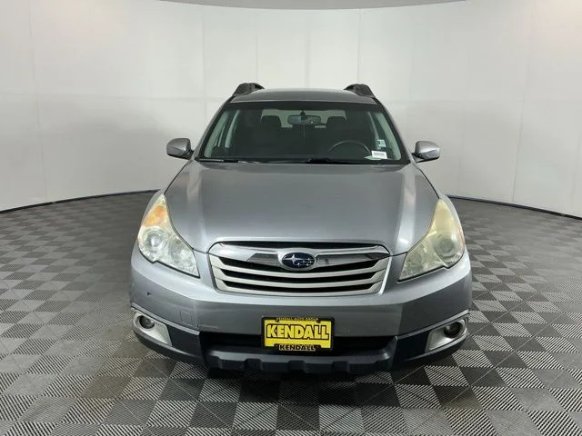 Used 2010  Subaru 2.5i Premium image 2