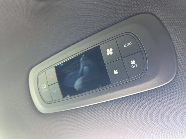 New 2026 Hydro Blue Pearl-Coat Exterior Paint Chrysler Select image 33
