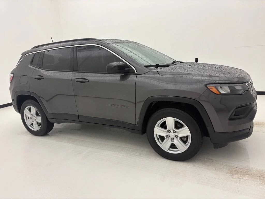 Used 2022 Gray Jeep Latitude image 1