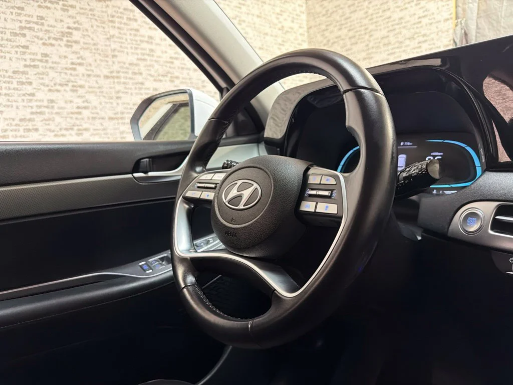 Used 2024 Hyper White Hyundai SEL image 20