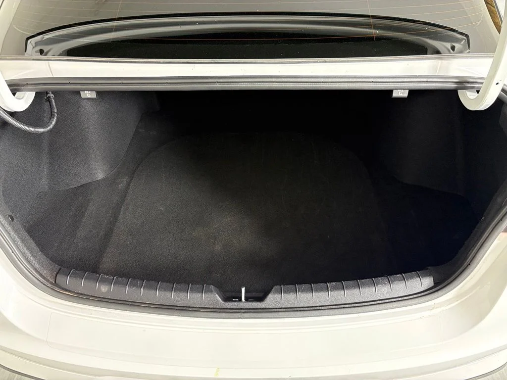 Used 2022 White Kia GT-Line image 18