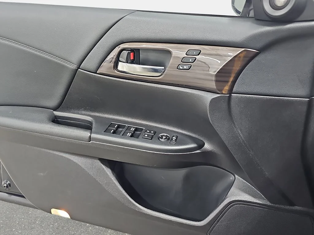 Used 2017  Honda EX-L image 27