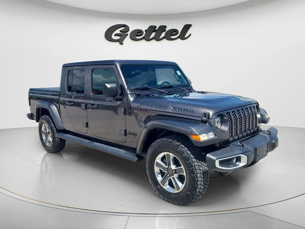Used 2023 Granite Crystal M Jeep Sport S image 3