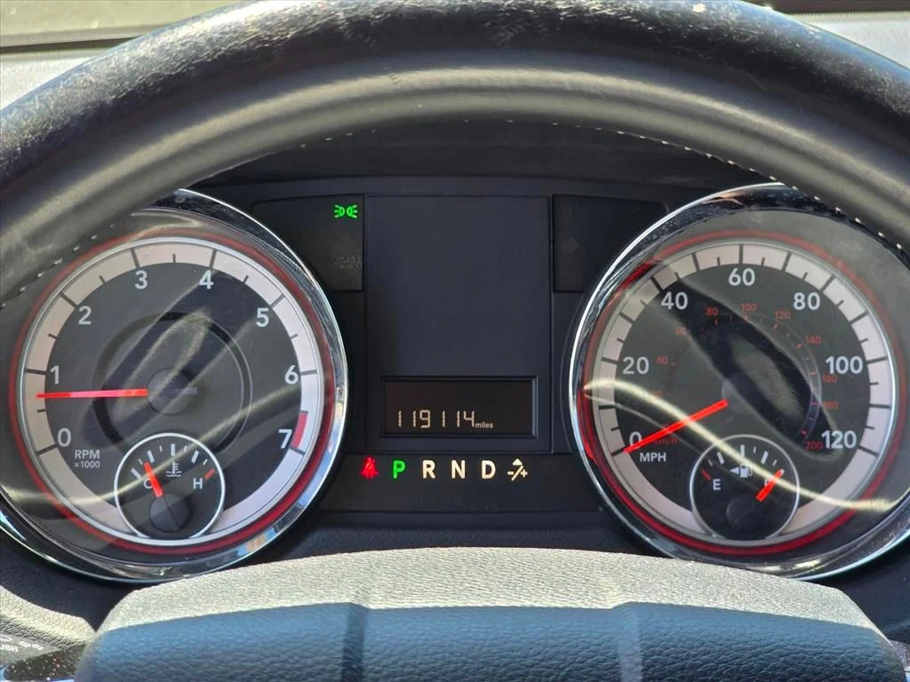 Used 2017 Silver Dodge SE Plus image 7
