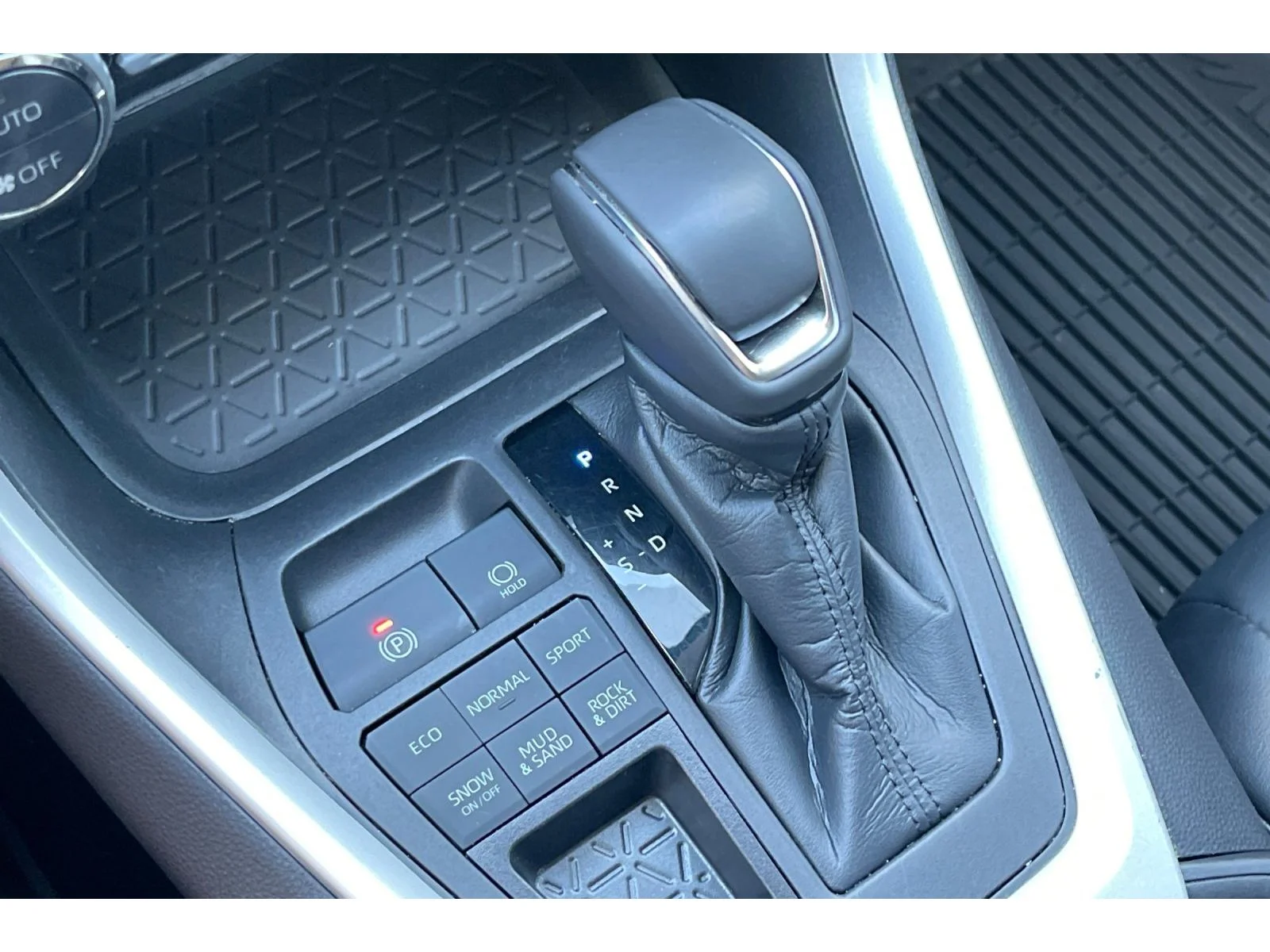 Used 2022 Lunar Rock Toyota XLE Premium image 33