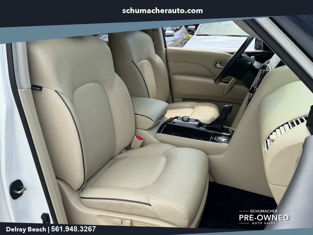 Used 2024 White INFINITI LUXE image 18