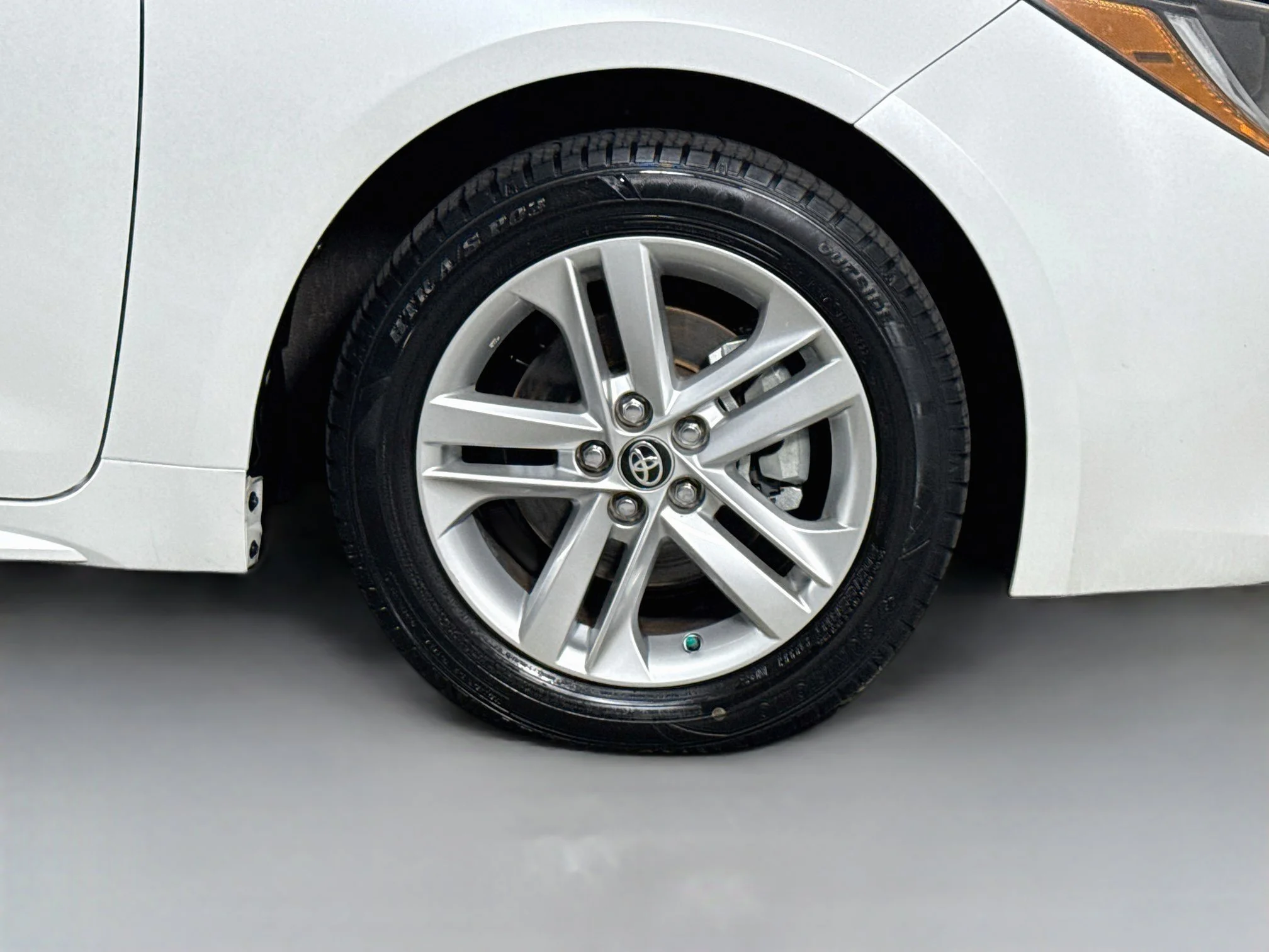 Used 2021 Wind Chill Pearl Toyota SE image 28
