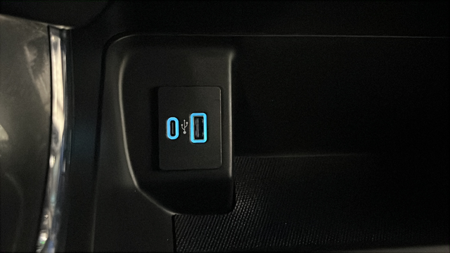 Used 2023 Agate Black Metallic Ford XLT image 32