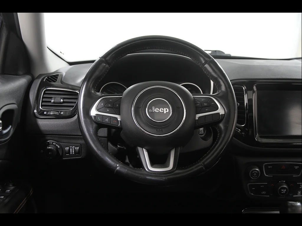 Used 2020 Diamond Black Crystal Pearl Coat Jeep Limited image 7