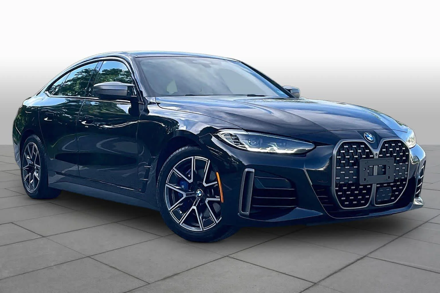 Used 2022 Black Sapphire Metallic BMW M440i xDrive image 2