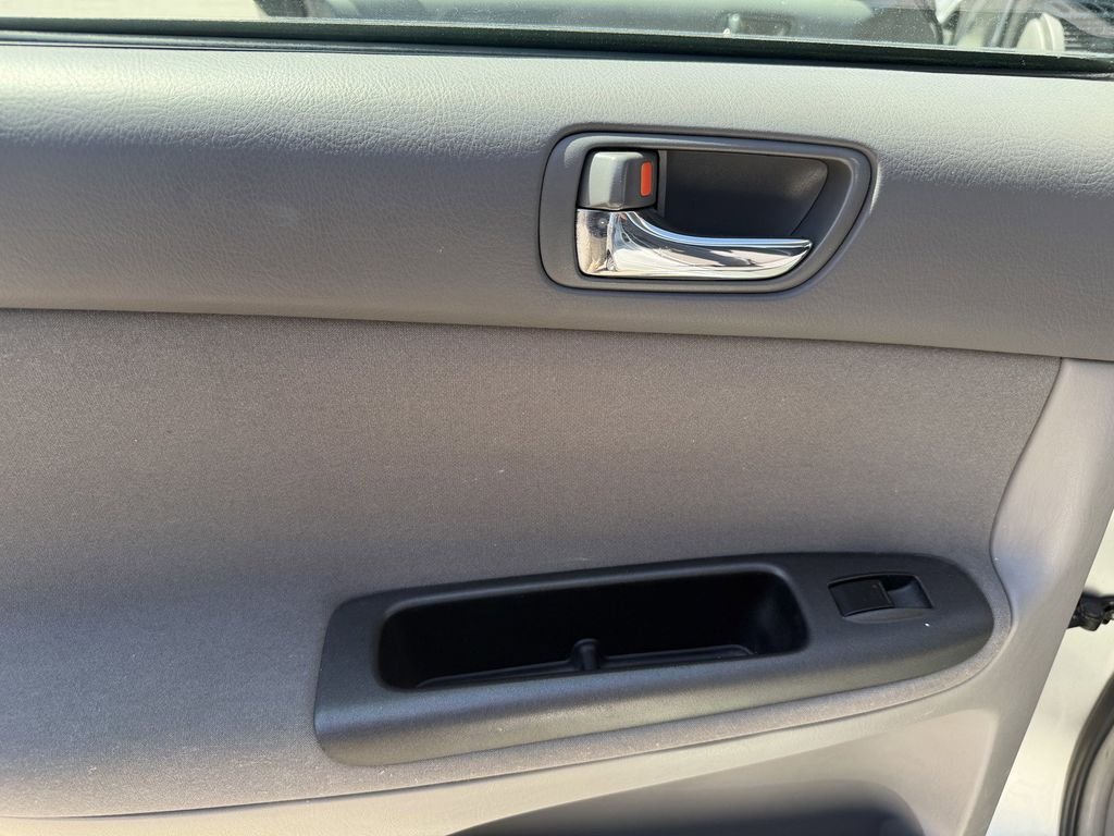 Used 2006  Toyota  image 18