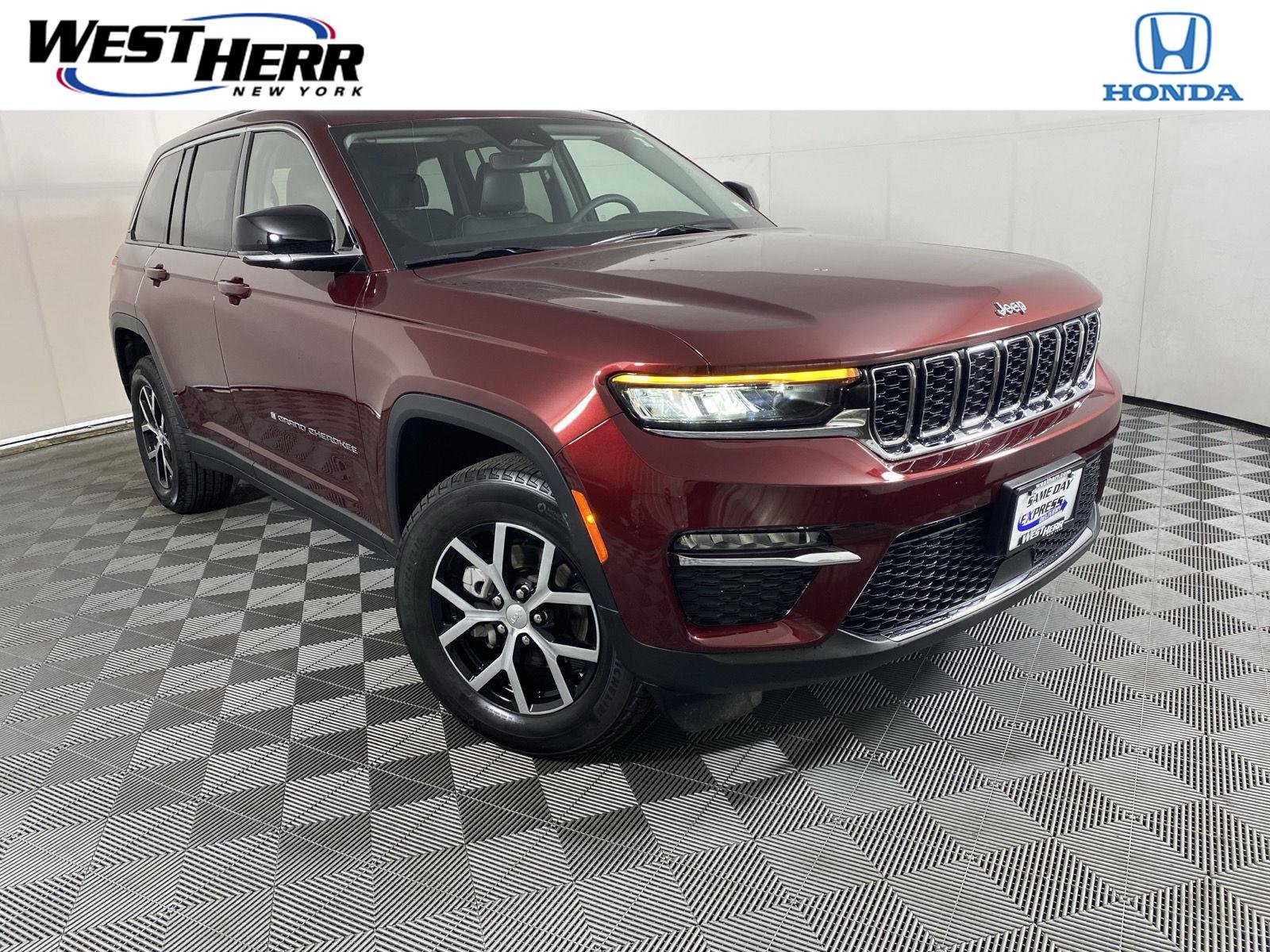 Used 2023  Jeep  image 1