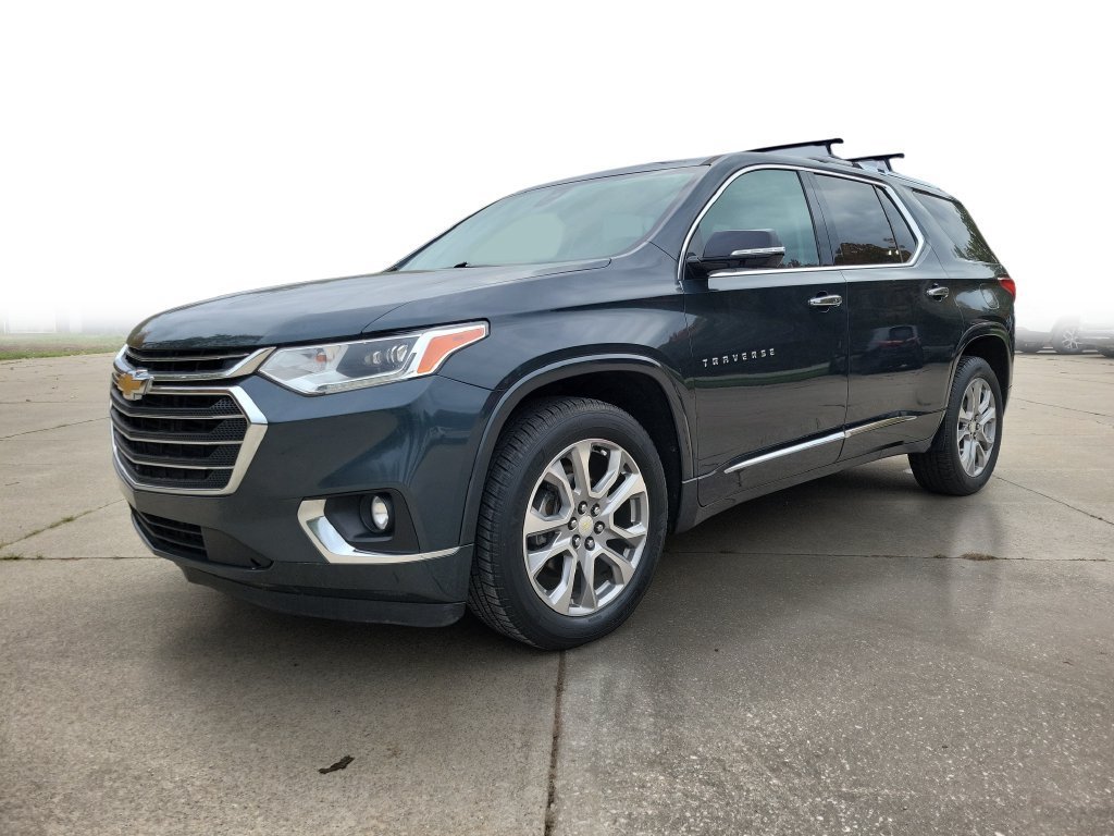 Used 2018 GRAPHITE METALLIC Chevrolet Premier image 2
