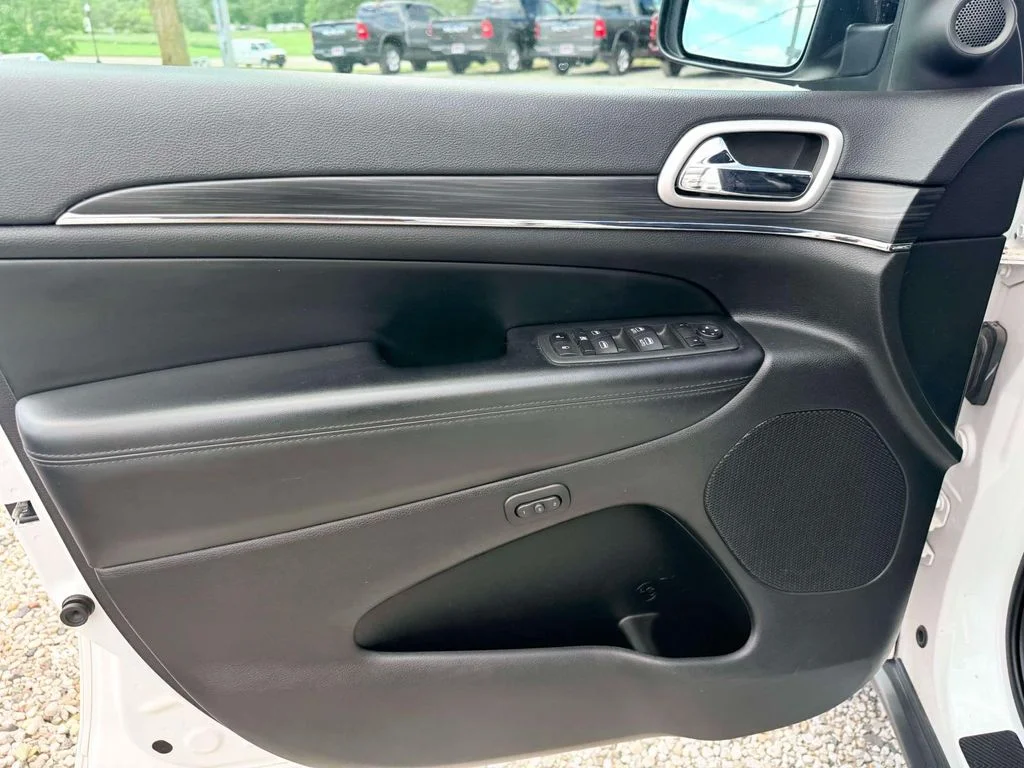 Used 2022 White Jeep Limited image 13