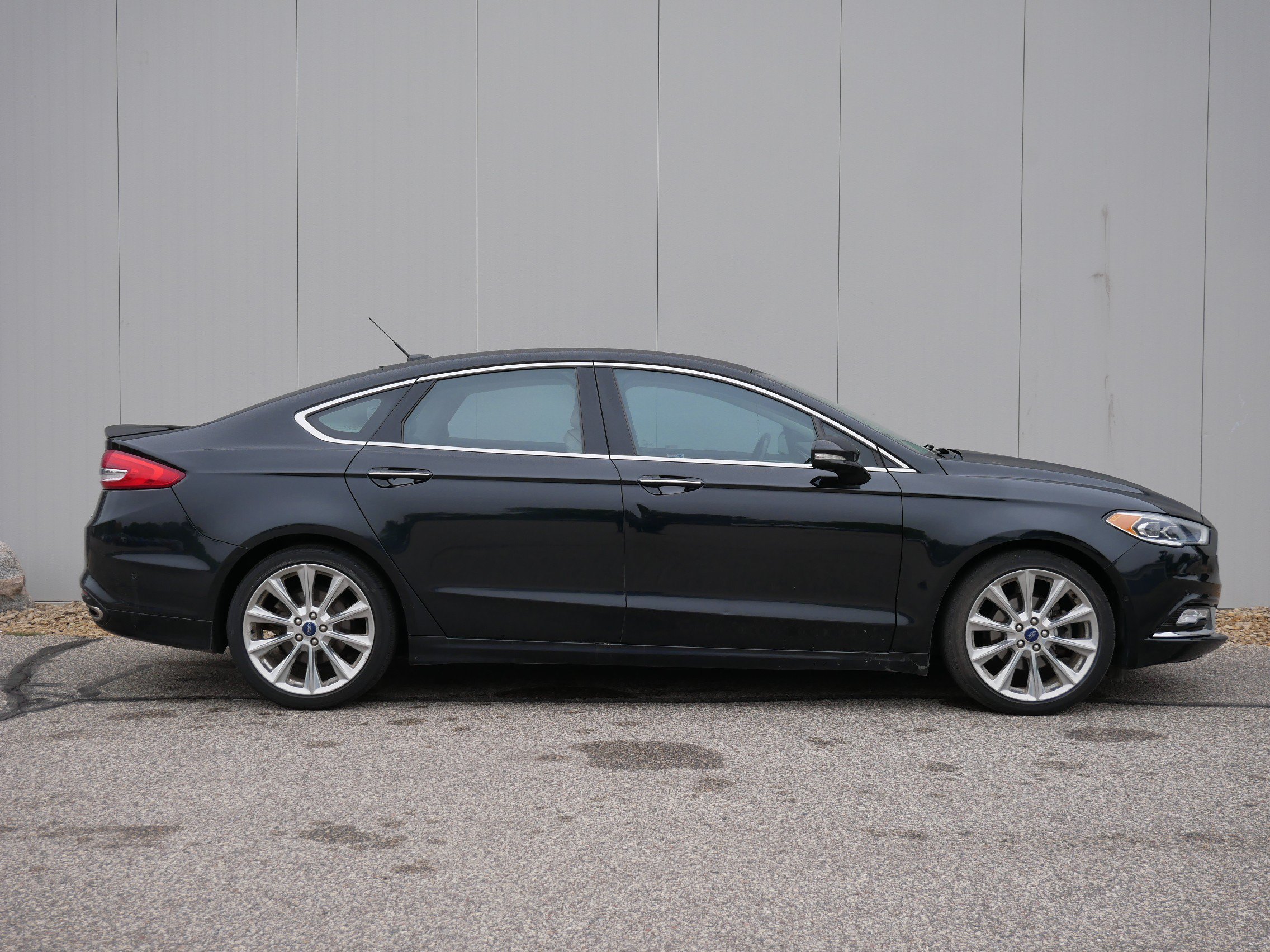 Used 2017 Black Ford Platinum image 6