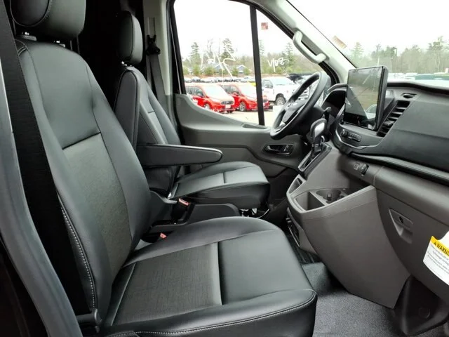 New 2026 Agate Black Metallic Ford Base image 29