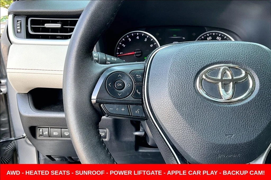 Used 2021 Silver Toyota XLE Premium image 13