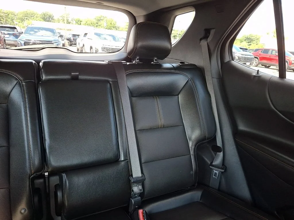 Used 2023 RADIANT RED TINTCOAT Chevrolet Premier image 21