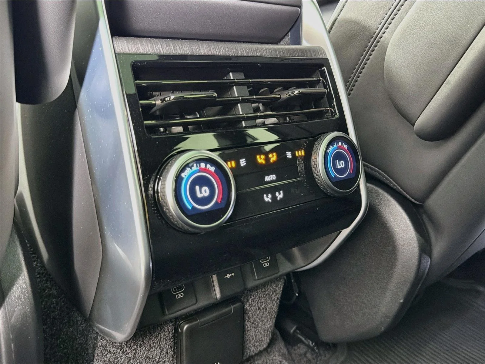 2025 Land Rover Range Rover SE - Photo 25