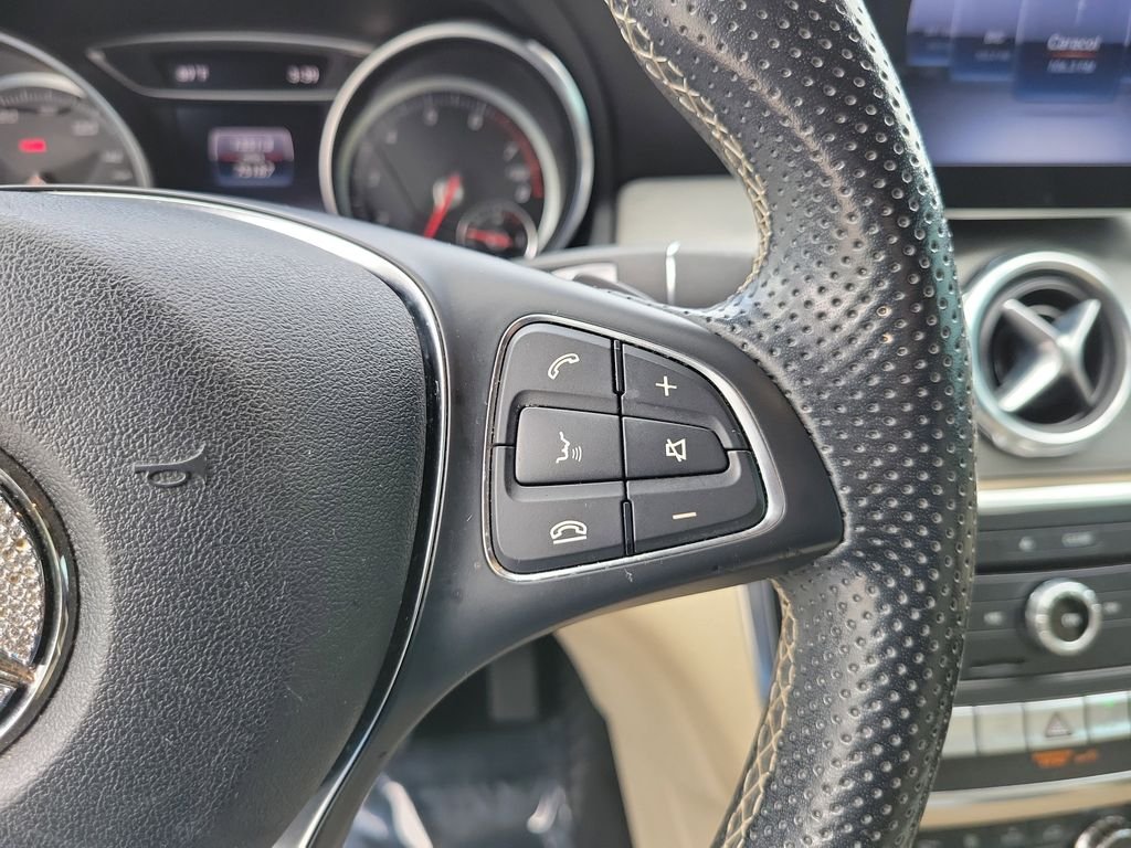 Used 2020 White Mercedes-Benz GLA 250 image 23