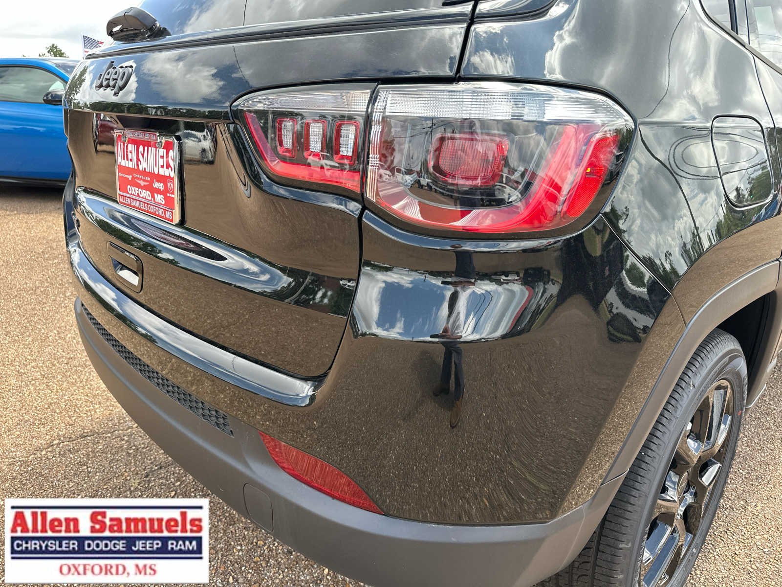 New 2026 Diamond Black Crystal Pearl-Coat Exterior Paint Jeep Latitude image 49