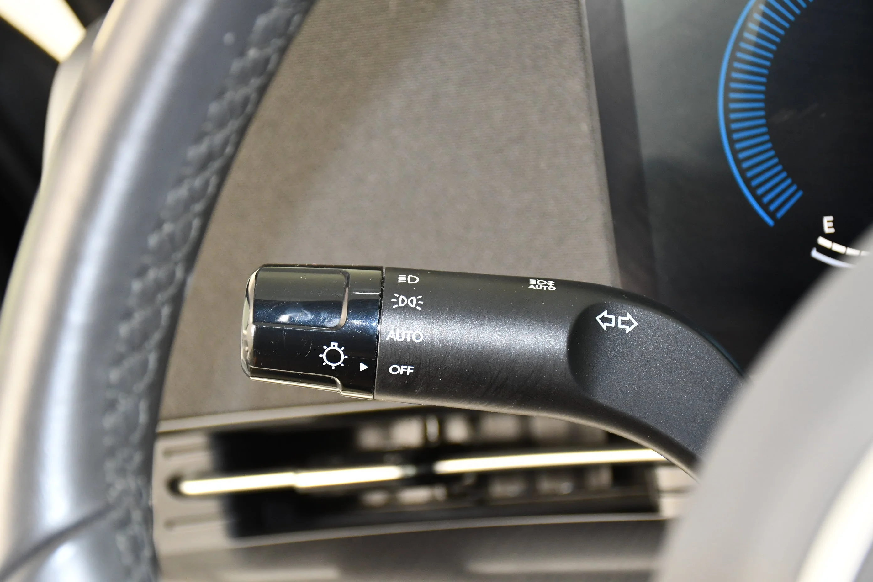 Used 2025 Abyss Black Pearl Hyundai SEL image 23
