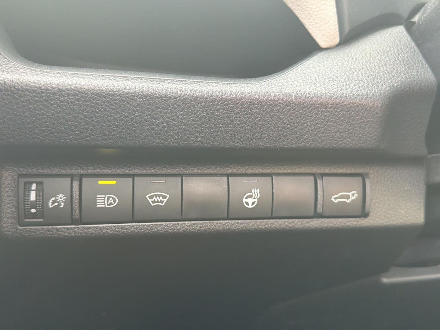 Used 2024 Silver Sky Metallic Toyota XLE Premium image 11